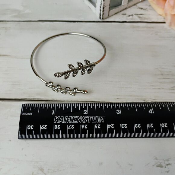 New Cuff Adjustable Rhinestone Leaf Bracelet Silver Tone Chic Beautiful - Picture 3 of 3